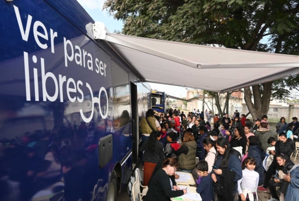 Entregaron anteojos a estudiantes de Alto Comedero