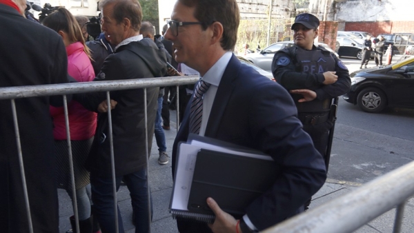 Termin&oacute; mal la reuni&oacute;n de las provincias con Econom&iacute;a y los gobernadores denuncian el super&aacute;vit "trucho" de Caputo