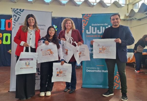 Bullying.  "Embajadoras de Mis Derechos": mensajes positivos