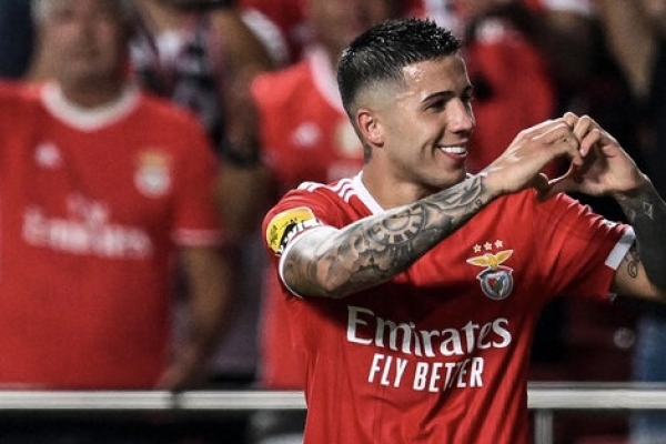 Benfica conf&iacute;a en retener a Enzo Fern&aacute;ndez pese al intento del Chelsea