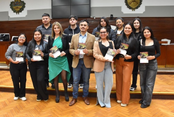 Visita acad&eacute;mica.Estudiantes de la Tecnicatura en Gesti&oacute;n Ambiental en la legislatura