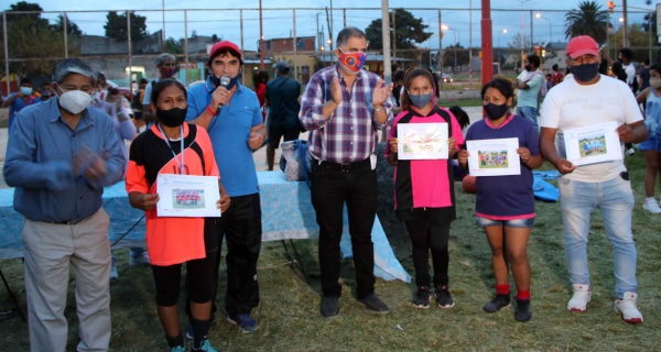 Entregaron premios por torneo de futbol femenino