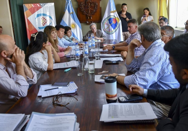 Cableado a&eacute;reo. Concejales y funcionarios analizaron proyectos para abordar problem&aacute;tica