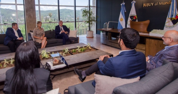 JUJUY ENTABLA LAZOS CON LA INDIA