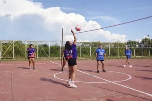 Alto Comedero: Un centenar de j&oacute;venes protagonizan las Olimpiadas de las 370 viviendas