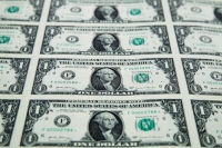 Jornada financiera: el d&oacute;lar minorista termin&oacute; en $1.325 y le puso freno al rebote de acciones y bonos