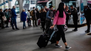 Se vendieron casi 500 mil pasajes para viajar entre hoy y el lunes en avi&oacute;n, tren y micros