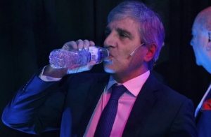 Caputo ahora ofrece compensar ganancias con impuesto al cheque