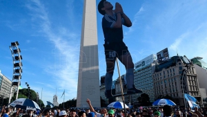 La marcha por Maradona se volvi&oacute; concentraci&oacute;n y Claudia y las hijas se fueron