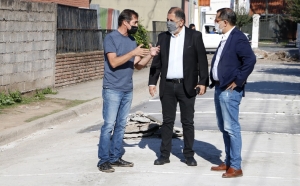 Contin&uacute;a pavimentaci&oacute;n mixta en Los Perales