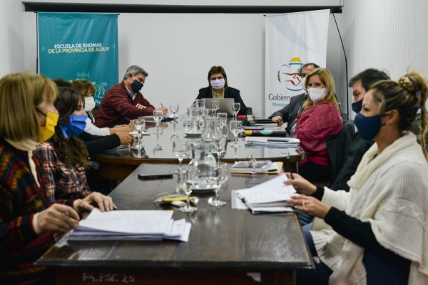 Ministerio y gremios docentes "ajustan"el retorno a clases