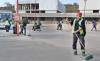 Labor de la Direcci&oacute;n de Higiene Urbana tras los desfiles de carrozas