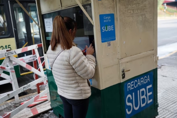 Proponen el pago del boleto de colectivo, subte y tren con tarjeta de cr&eacute;dito, d&eacute;bito o prepaga