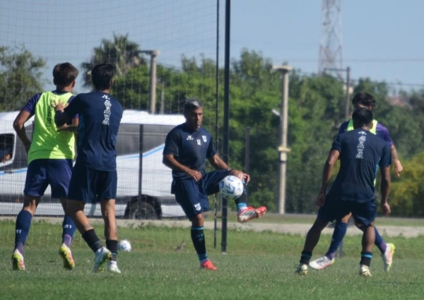 Con dos caras nuevas, Gimnasia hizo su primera pr&aacute;ctica formal