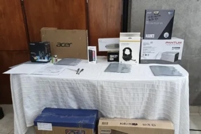 Entrega de Equipamiento y Bienes a Clubes de Ciencia