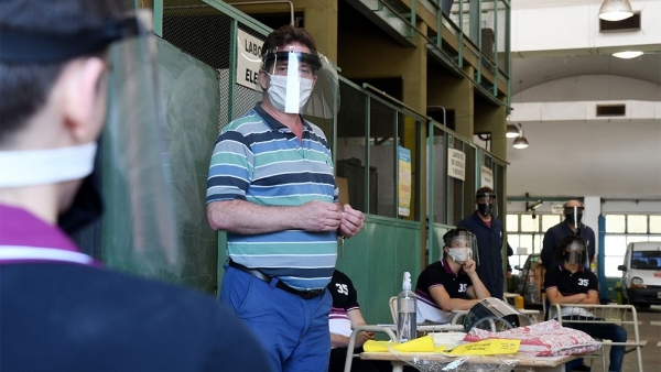 Vuelta a las aulas en dos colegios porte&ntilde;os y el 26 lo har&aacute;n las escuelas bonaerenses