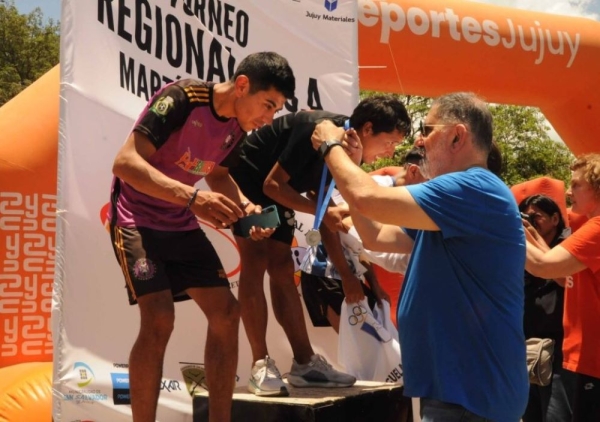 Jorge premi&oacute; a atletas que compitieron en el Torneo Regional NOA
