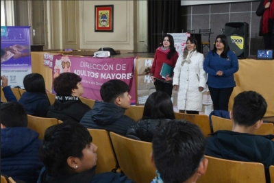 Escuela Normal. Capacitaron en buen trato a adultos mayores