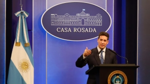 El vocero presidencial volvió a rechazar una asistencia para los morosos: “Sería salvar a los bancos”