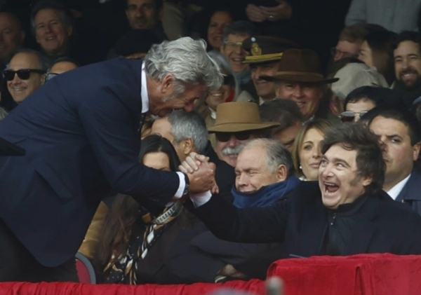 Milei sorprendi&oacute; y anunci&oacute; una baja de las retenciones a la soja: "Tuvo que venir un ortodoxo a arreglar este quilombo"