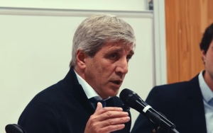 Caputo reconoció un impacto desigual del modelo económico: “Hay sectores a los que les va a costar más”
