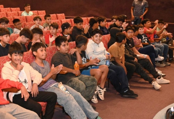 Colonias de vacaciones disfrutaron de funciones en el Cine Teatro Municipal Select
