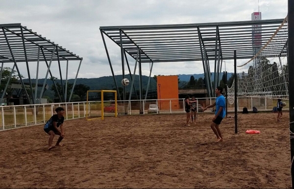 Se puso en marcha el "Torneo Comunitario de V&oacute;ley en Arena"&nbsp;