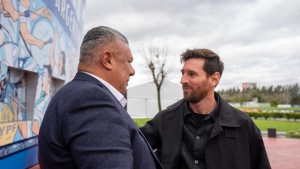 Messi respald&oacute; al Chiqui Tapia tras la denuncia de Bullrich sobre el intento de voltear al Gobierno