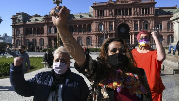 Las personas no binarias podr&aacute;n elegir "X" en el DNI
