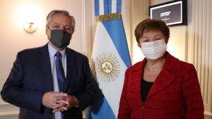 Gira presidencial: apoyos expl&iacute;citos y expectativas por avances con el FMI