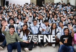 FNE. Sadir entregó camperas a la Comisión Estudiantil