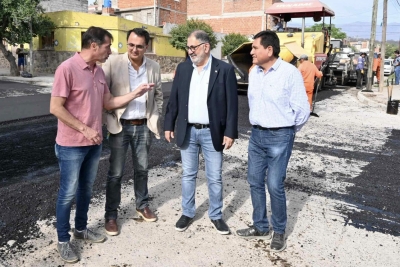 El intendente Jorge integr&oacute; cuatro cuadras de calle M&eacute;xico al plan de repavimentaci&oacute;n