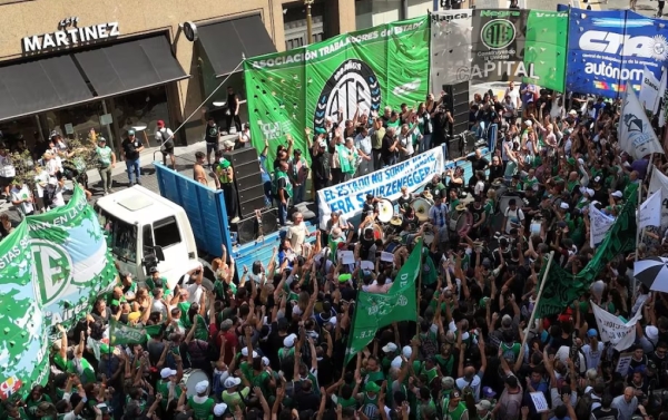 D&iacute;a del Trabajador del Estado.La Justicia suspendi&oacute; el decreto que eliminaba el feriado