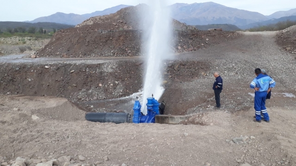 Destrozaron un acueducto troncal