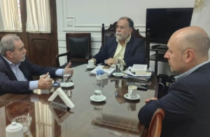 &Aacute;lvarez Garc&iacute;a recibi&oacute; al consultor Carlos Fara