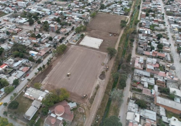 Jorge destac&oacute; el avance de las obras deportivas en barrio Alberdi