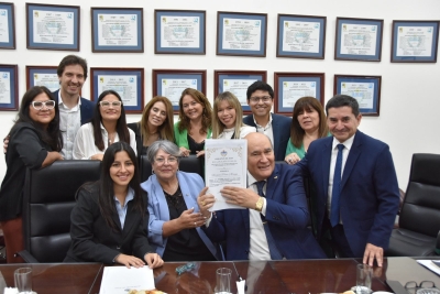 Diputados entregaron distinciones a m&eacute;dicos juje&ntilde;os