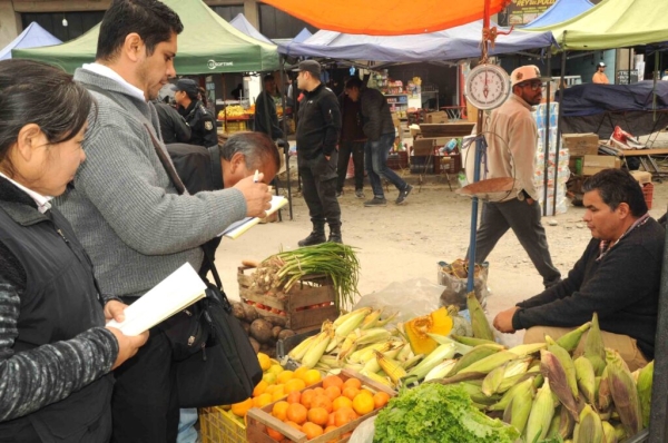 Organizaci&oacute;n de vendedores ambulantes y regularizaci&oacute;n de las ferias