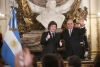 En una ceremonia breve y sin discursos, Javier Milei le tom&oacute; juramento a Guillermo Francos como jefe de Gabinete
