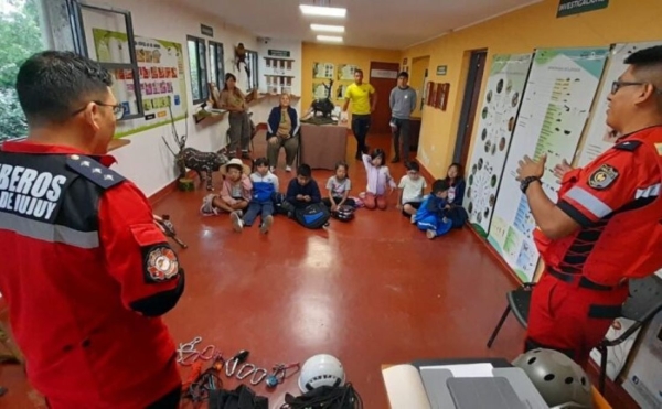 &ldquo;Yungueritos en Vacaciones&rdquo; recibi&oacute; la visita del cuartel de Bomberos