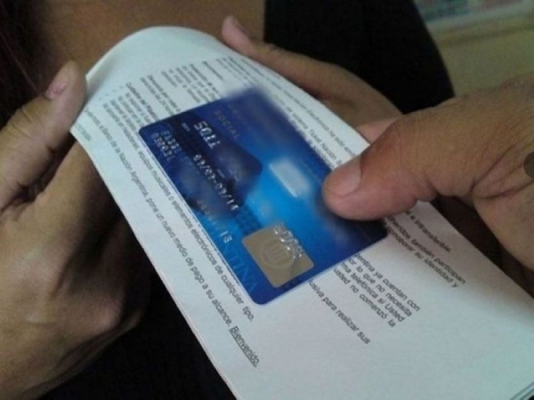 Suspendieron la entrega de tarjetas alimentarias