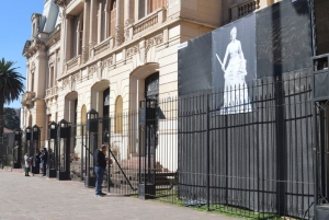 Esculturas de Lola Mora: contin&uacute;an tareas previas para el traslado seguro