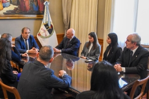 Bernis recibió a delegación de San Marino