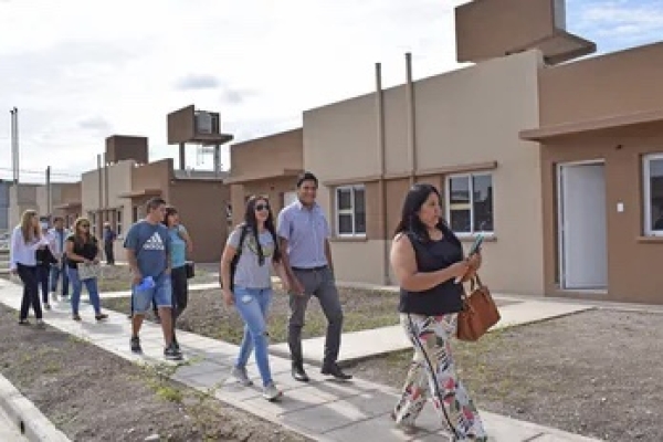 50 familias del Gran Jujuy visitaron sus futuras casas