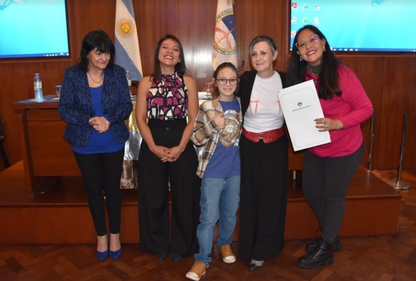 Diputados destacaron experiencia de vida del influencer Ian Moche
