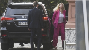 Karina ech&oacute; al jefe de la Casa Militar por sospechas de espionaje al Presidente