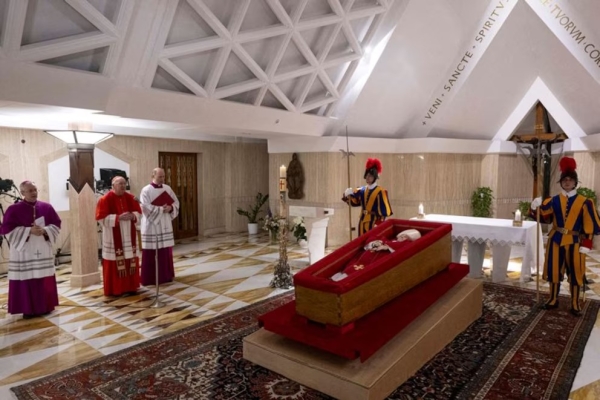 El funeral del papa Francisco ser&aacute; este s&aacute;bado: su cuerpo ser&aacute; expuesto desde ma&ntilde;ana en la bas&iacute;lica de San Pedro