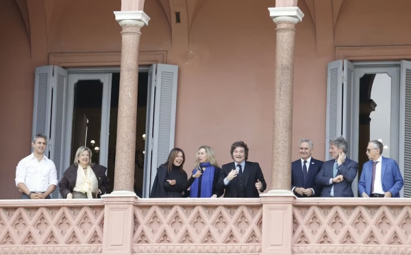 Milei reuni&oacute; a su Gabinete, evit&oacute; hablar del triunfo de Lula, pero desafi&oacute;: &ldquo;Los argentinos elegir&aacute;n entre el partido de la libertad vs. el del Estado y el pasado&rdquo;