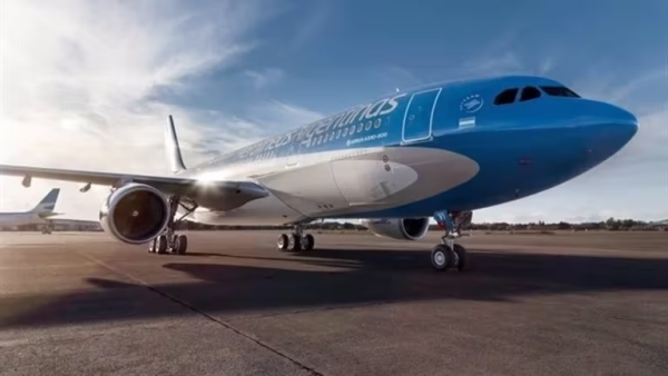 El Gobierno acord&oacute; con el bloque del PRO avanzar con un proyecto para privatizar Aerol&iacute;neas Argentinas
