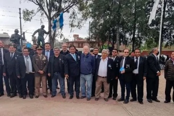 Guerra de Malvinas: Entregaron medallas a Veteranos juje&ntilde;os